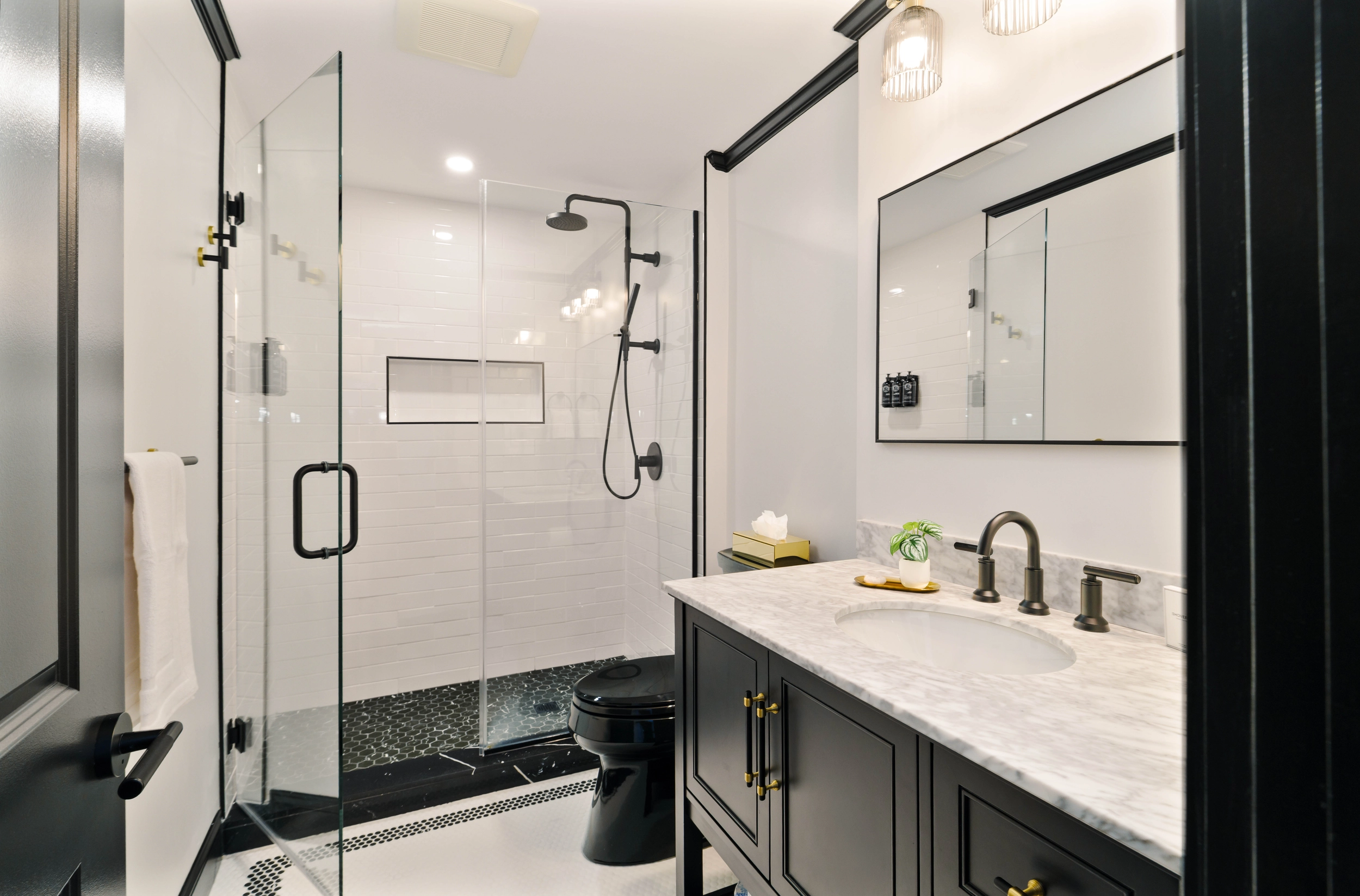 Garden Gables Suite 10 Bathroom