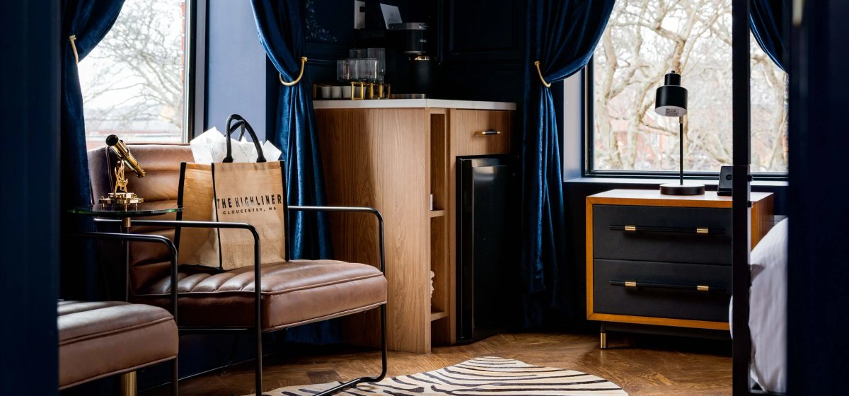 Coffee Staton & Highliner Bag